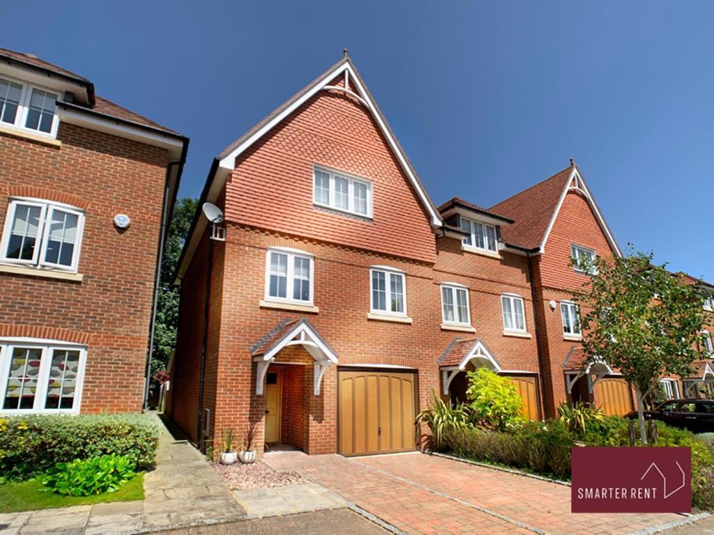Maidenhead, Leander - 3 Bedroom - Parking & Garden المظهر الخارجي الصورة